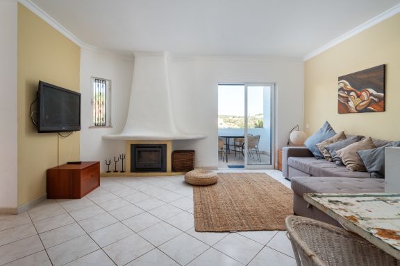 Sunny home for families or friends