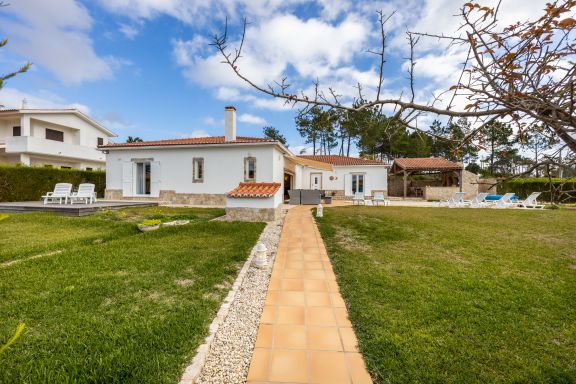Casa dos Sonhadores - on the tranquil west coast of the Algarve.