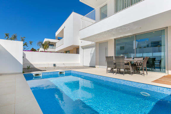 Casa Branca modern luxurious family villa