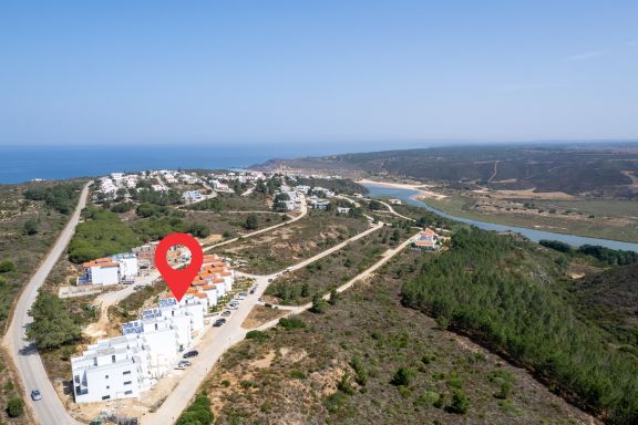 O MAÇARICO - Walking distance to Monte Clerigo and Amoreira beaches
