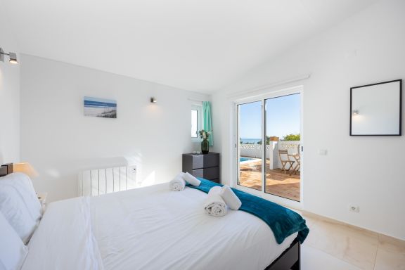 Casa Coruja - amazing cozy family home with pool and sea view