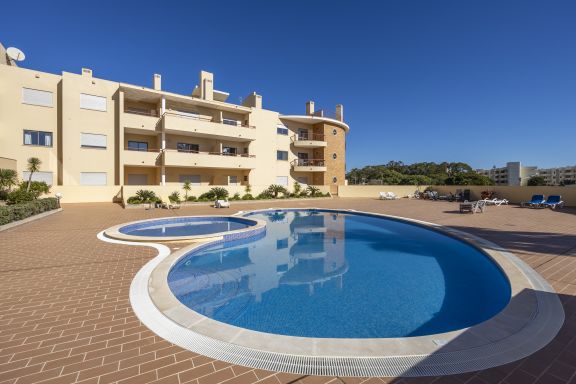 Casa Flamingo Lagos close to Dona Ana beach