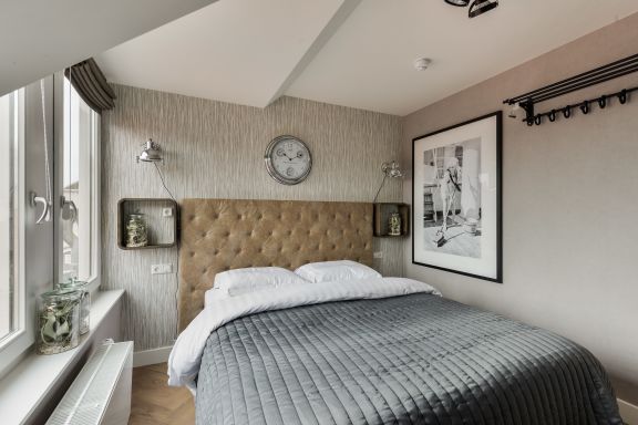Volendam Old Bridge Residence R6 