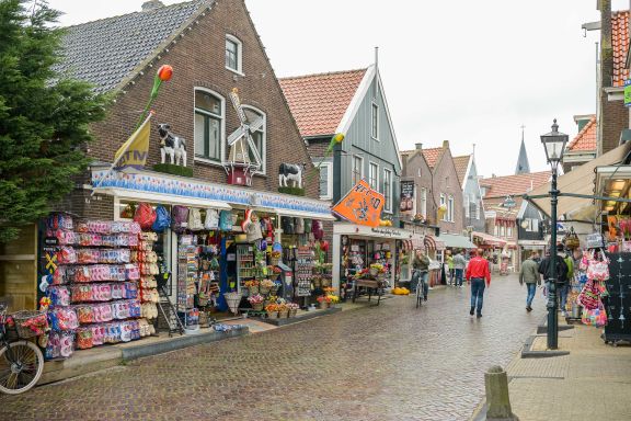 Volendam Old Bridge Residence R5 