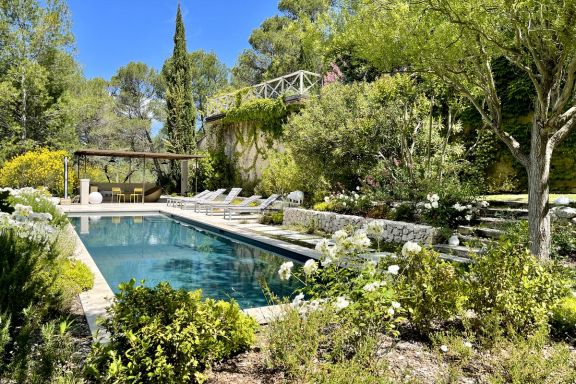 Superbe villa avec vue, entre Aix en Provence et Luberon