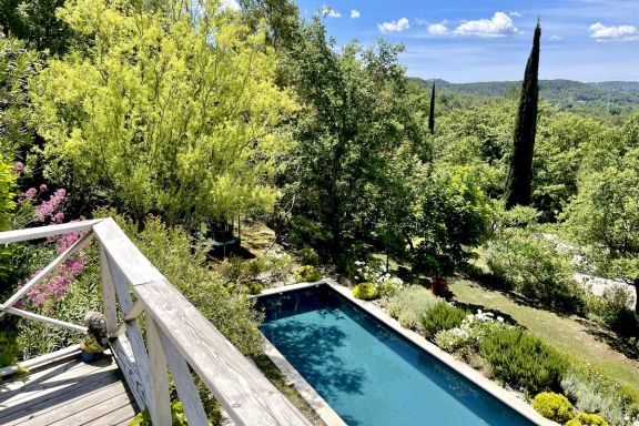 Superbe villa avec vue, entre Aix en Provence et Luberon