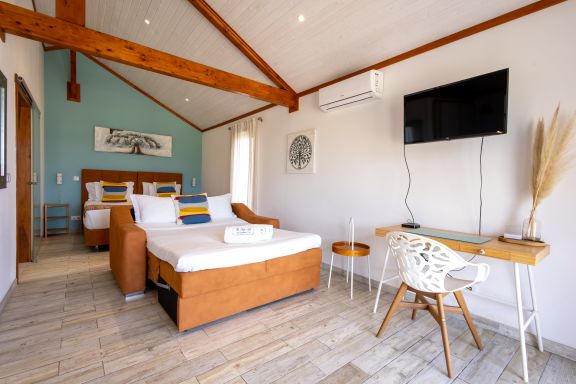 The Olive Hill Bungalow Azul