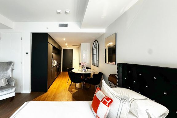 Modern Fully Furnished Studio in Griffintown with Premium amenities