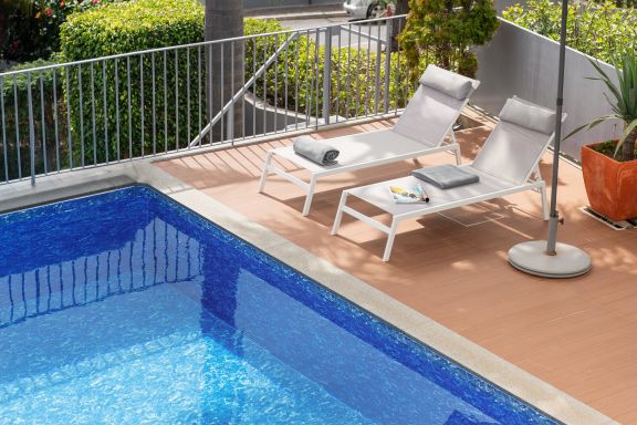 Piscine privée et vue sur la mer - Villa tropicale