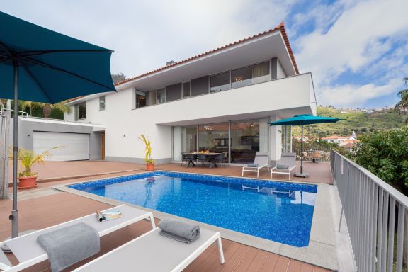 Piscine privée et vue sur la mer - Villa tropicale