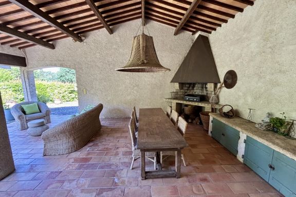 Villa familiale avec piscine et terrasse ombragée