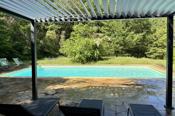 Villa familiale avec piscine et terrasse ombragée