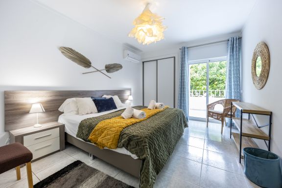 Vernieuwd appartement aan het zwembad - In het hart van Carvoeiro!