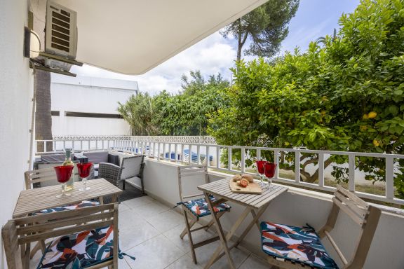 Vernieuwd appartement aan het zwembad - In het hart van Carvoeiro!