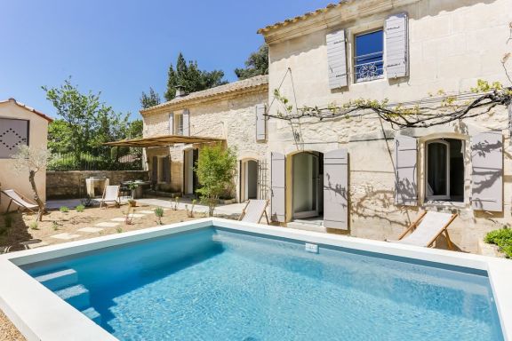Mas Adrien,  Jolie maison avec piscine, pour 8 personnes