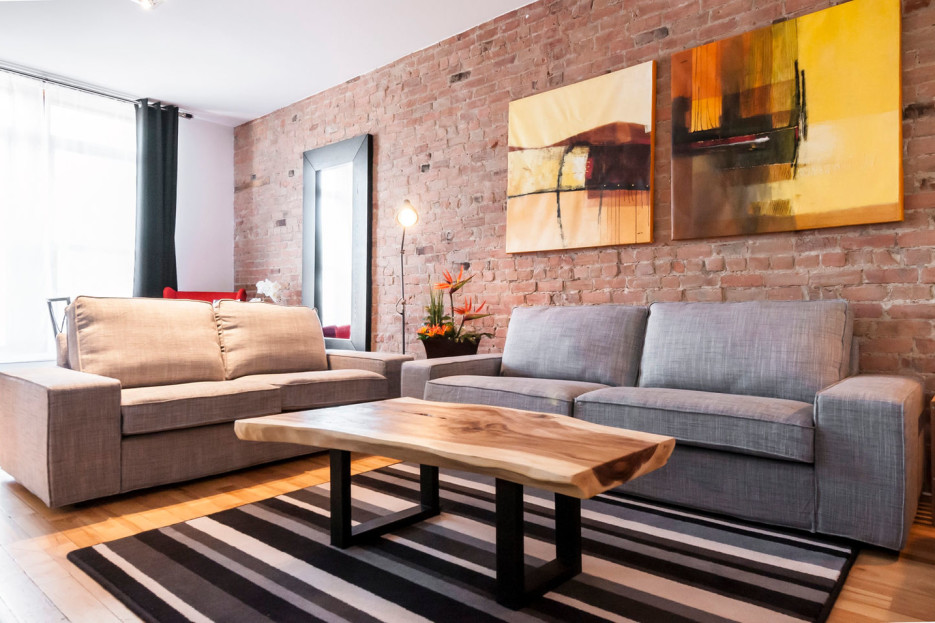 UNBEATABLE LOCATION! Across Mont-Royal metro station!