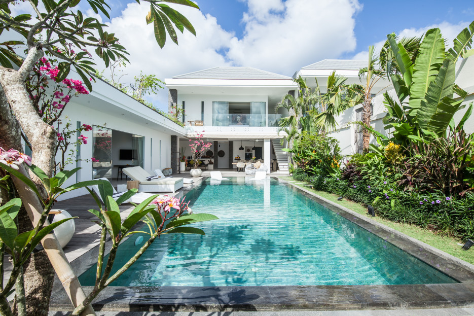 Villa Clemence | 4 bedroom luxury villa walk distance to beach Berawa Canggu