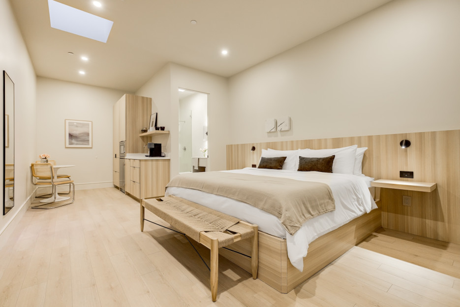 King-size bed, sleeps 2 and Kitchenette with Nespresso and Mini Fridge