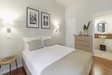 Chambre à coucher avec un lit double 