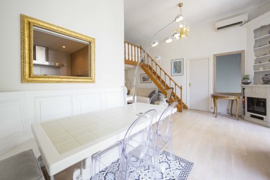 Bright AC living room, TV, WIFI, dining area, sofa