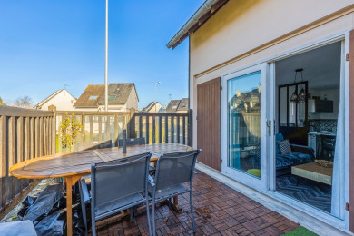 Terrasse aménagée avec coin repas