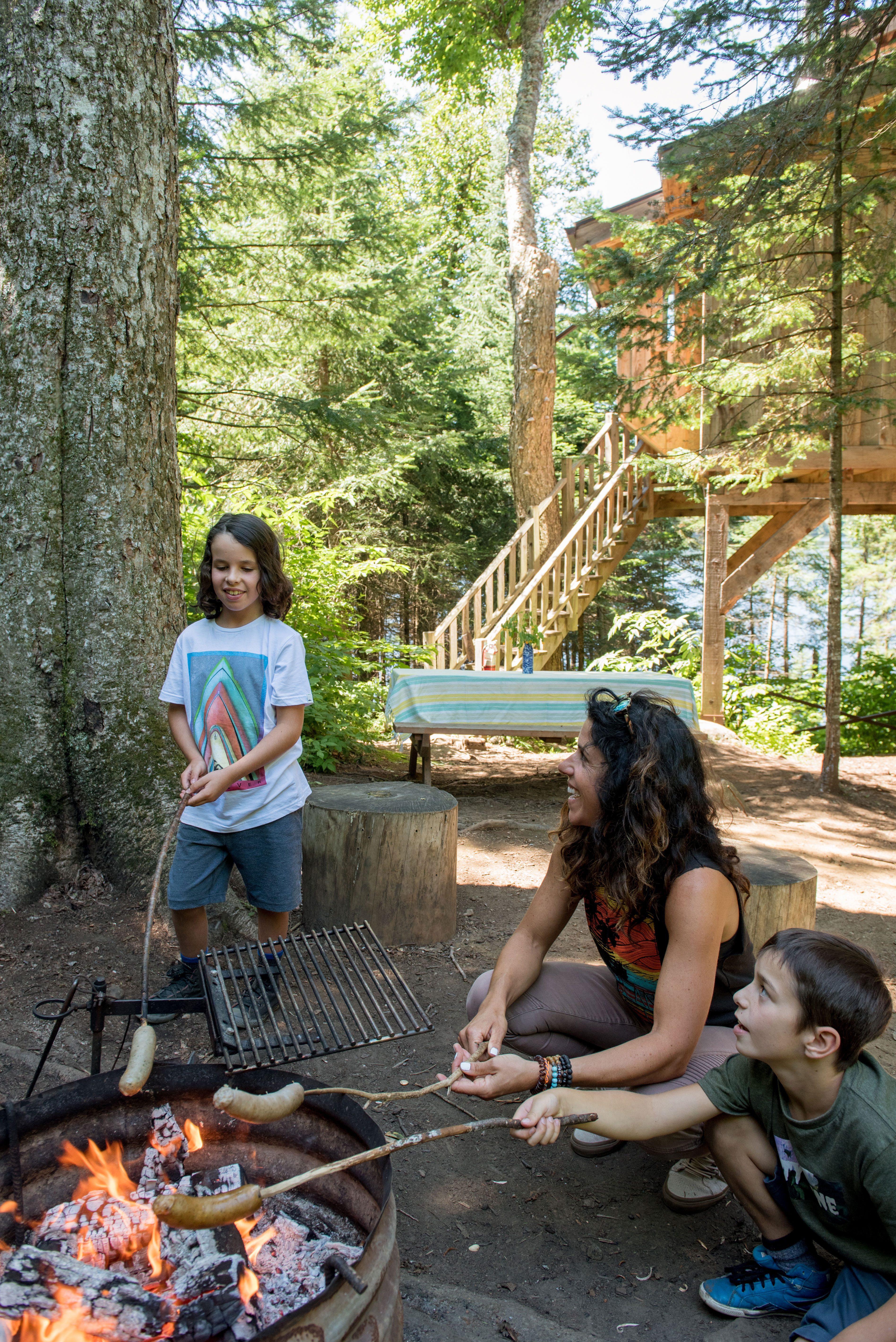 En famille après la randonnée aux Refuges Perchés