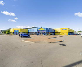 Showrooms / Bulky Goods commercial property leased at Building 3/1-3 Woodman Court West End QLD 4810