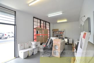 Showrooms / Bulky Goods commercial property leased at 3507 Pacific Highway Slacks Creek QLD 4127