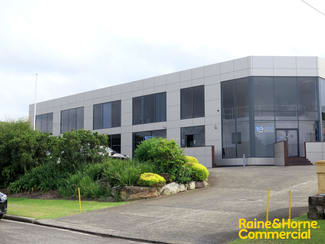 Showrooms / Bulky Goods commercial property leased at 11 Bowen Crescent West Gosford NSW 2250