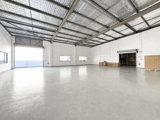 Showrooms / Bulky Goods commercial property for lease at 2/4 Barrinia Street Slacks Creek QLD 4127
