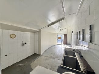 Offices commercial property for lease at 3B/76 Shute Harbour Road Cannonvale QLD 4802 Offices commercial property for lease at 3B/76 Shute Harbour Road Cannonvale QLD 4802