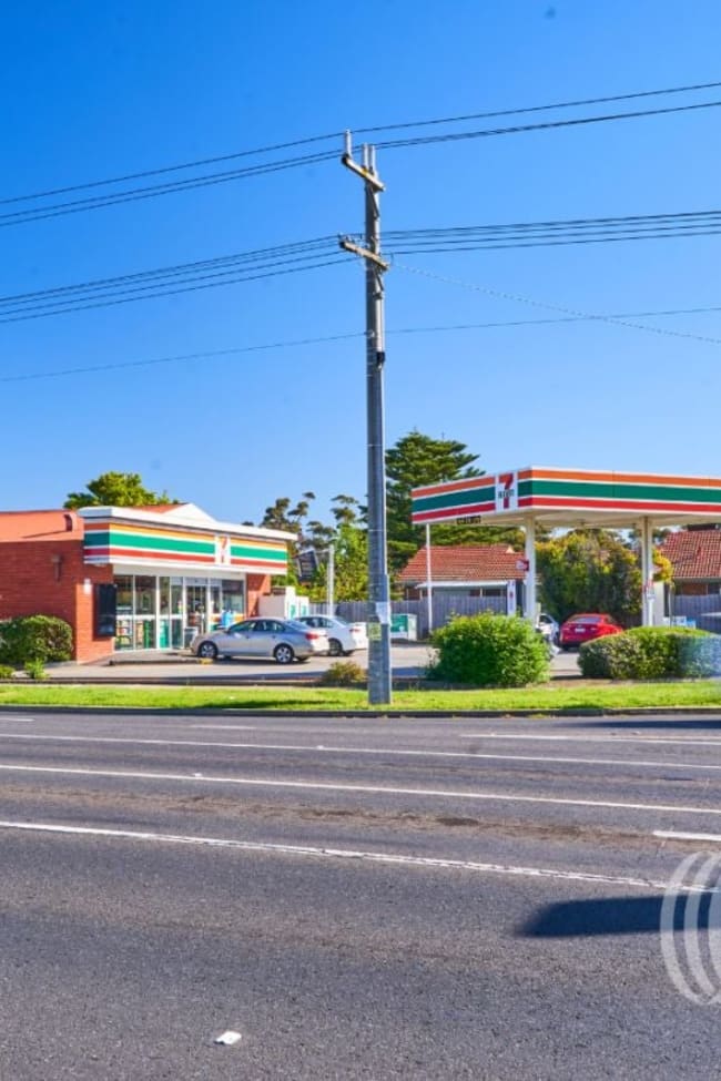 1 Kings Road Kings Park VIC 3021