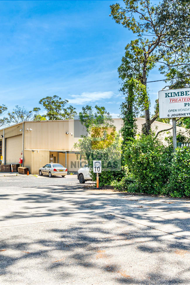 6 Journeyman Close Berkeley Vale NSW 2261