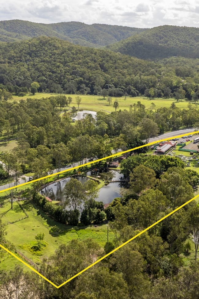 2 Halls Road Luscombe QLD 4207