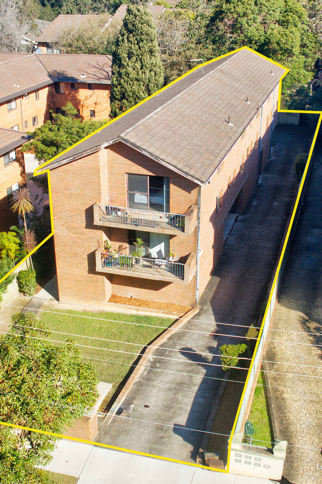 8 Caroline Street Westmead NSW 2145