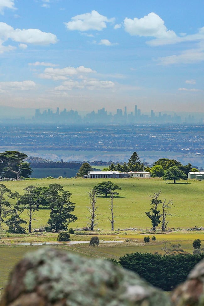 15 Gilletts Lane Ingliston VIC 3342 15 Gilletts Lane Ingliston VIC 3342