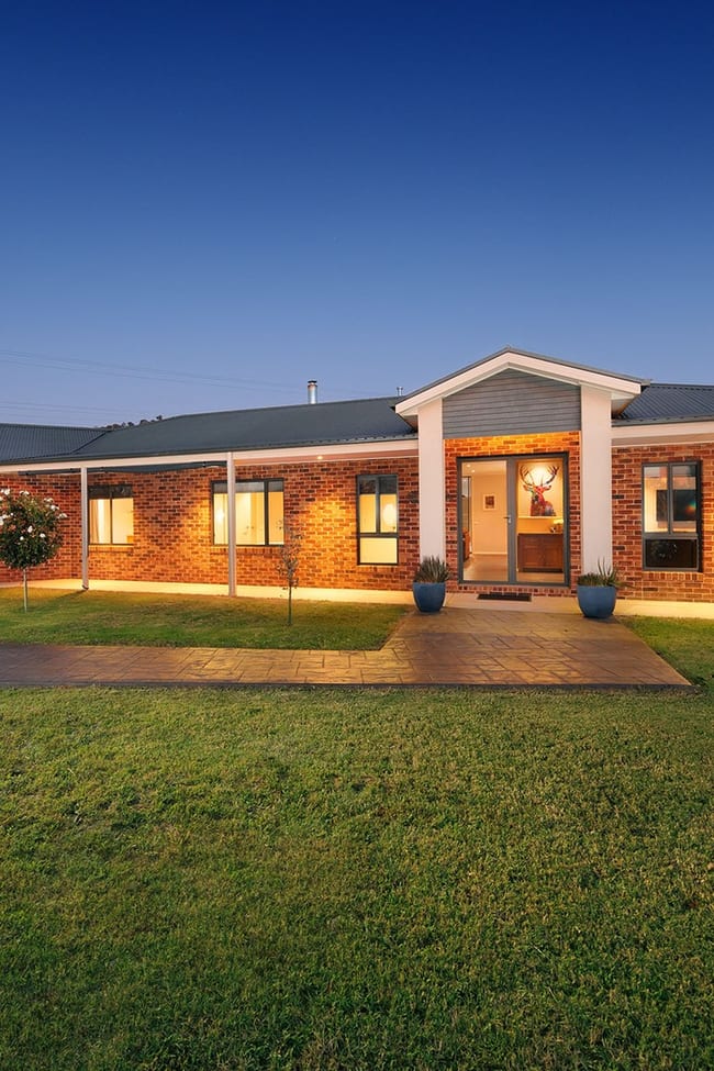 152 Huon-Kiewa Road Tangambalanga VIC 3691