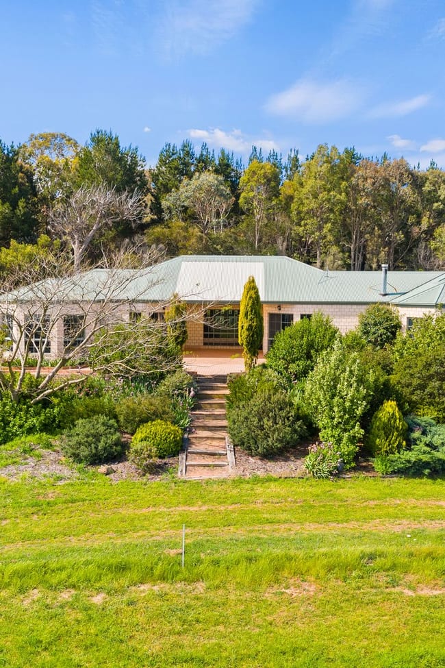 17 Marked Tree Road Gundaroo NSW 2620