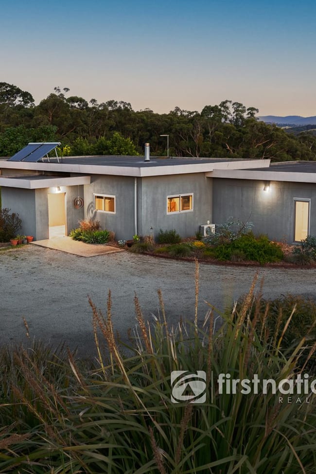 8 Kennedy Road Avonsleigh VIC 3782