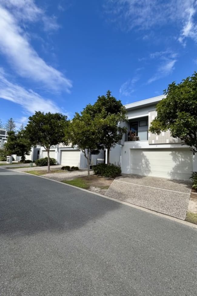 Hollywell QLD 4216