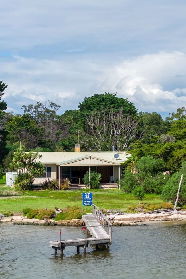 155 Gravelly Point Road Raymond Island VIC 3880 155 Gravelly Point Road Raymond Island VIC 3880