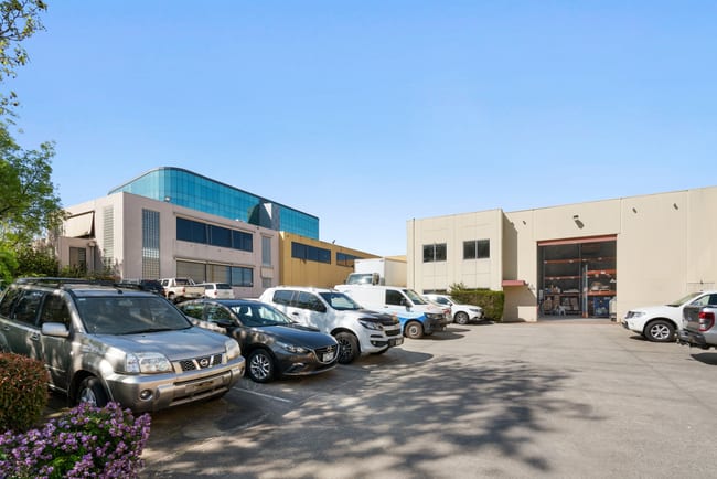 6 Redland Drive Mitcham VIC 3132