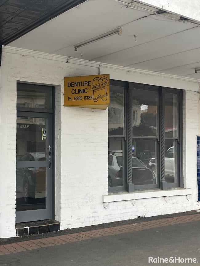 223 BOOROWA ST Young NSW 2594