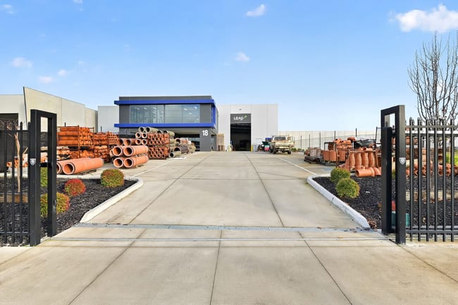 18 Hill Street Pakenham VIC 3810 18 Hill Street Pakenham VIC 3810