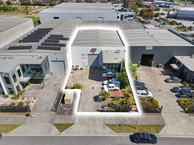 15 Commercial Drive Lynbrook VIC 3975 15 Commercial Drive Lynbrook VIC 3975