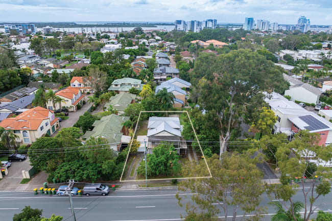 34 Government Road Labrador QLD 4215 34 Government Road Labrador QLD 4215