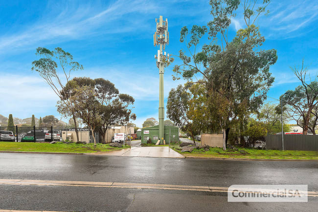 16 Famechon Crescent Modbury North SA 5092 16 Famechon Crescent Modbury North SA 5092
