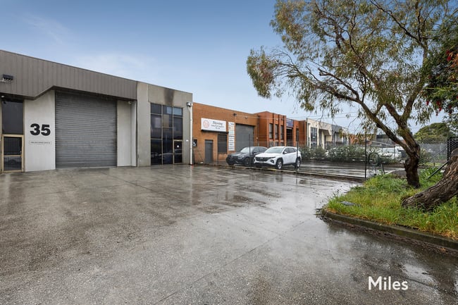 35 Nevin Drive Thomastown VIC 3074