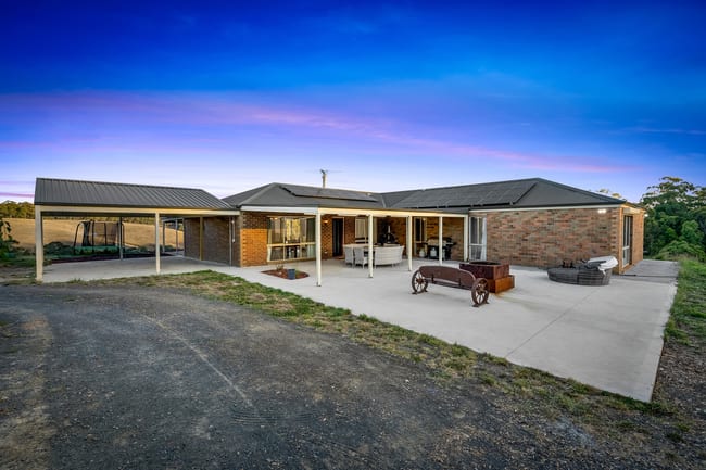530 South Mountain Road Upper Plenty VIC 3756 530 South Mountain Road Upper Plenty VIC 3756