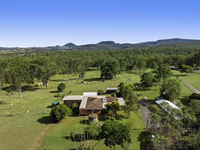 30 Wallaces Road Withcott QLD 4352 30 Wallaces Road Withcott QLD 4352